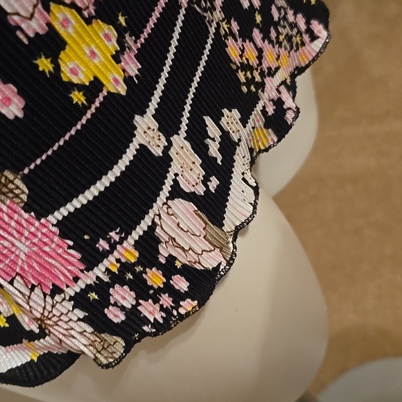 Beautiful sleeveless Shell - Picture 4 of 7